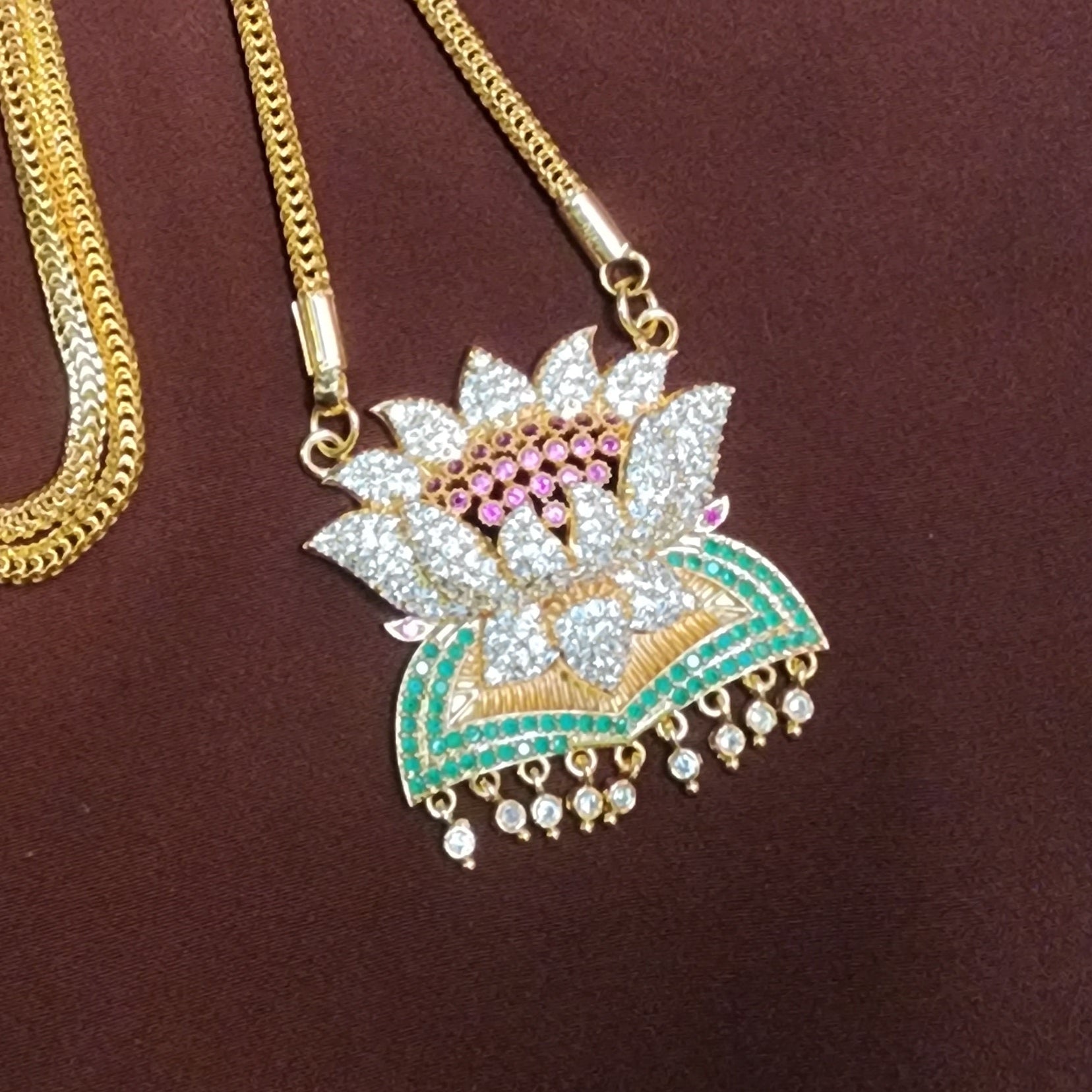 Lotus Dollar Chain 24-inch