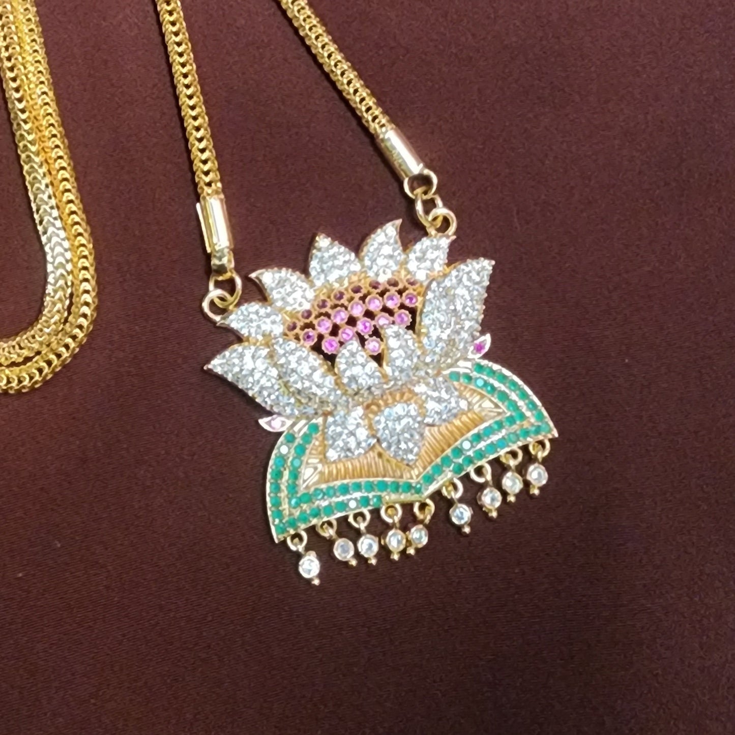 Lotus Dollar Chain 24-inch