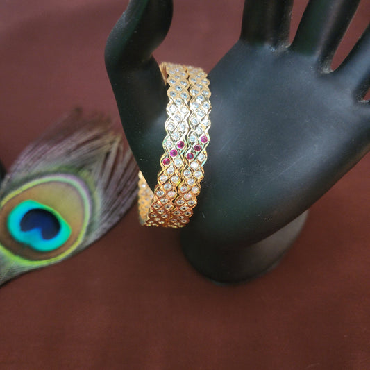 Ruby White impon Bangles