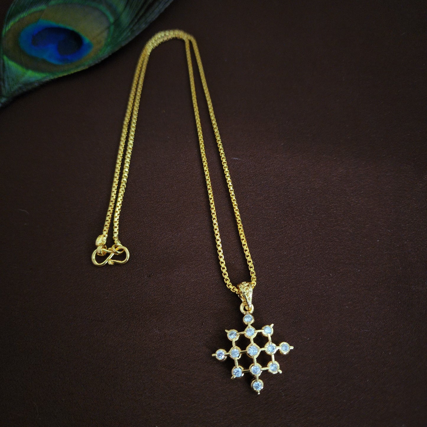 Dimond pendent short chain