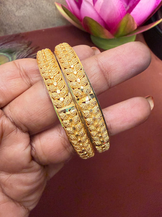 Gold look Forming Bangle 003