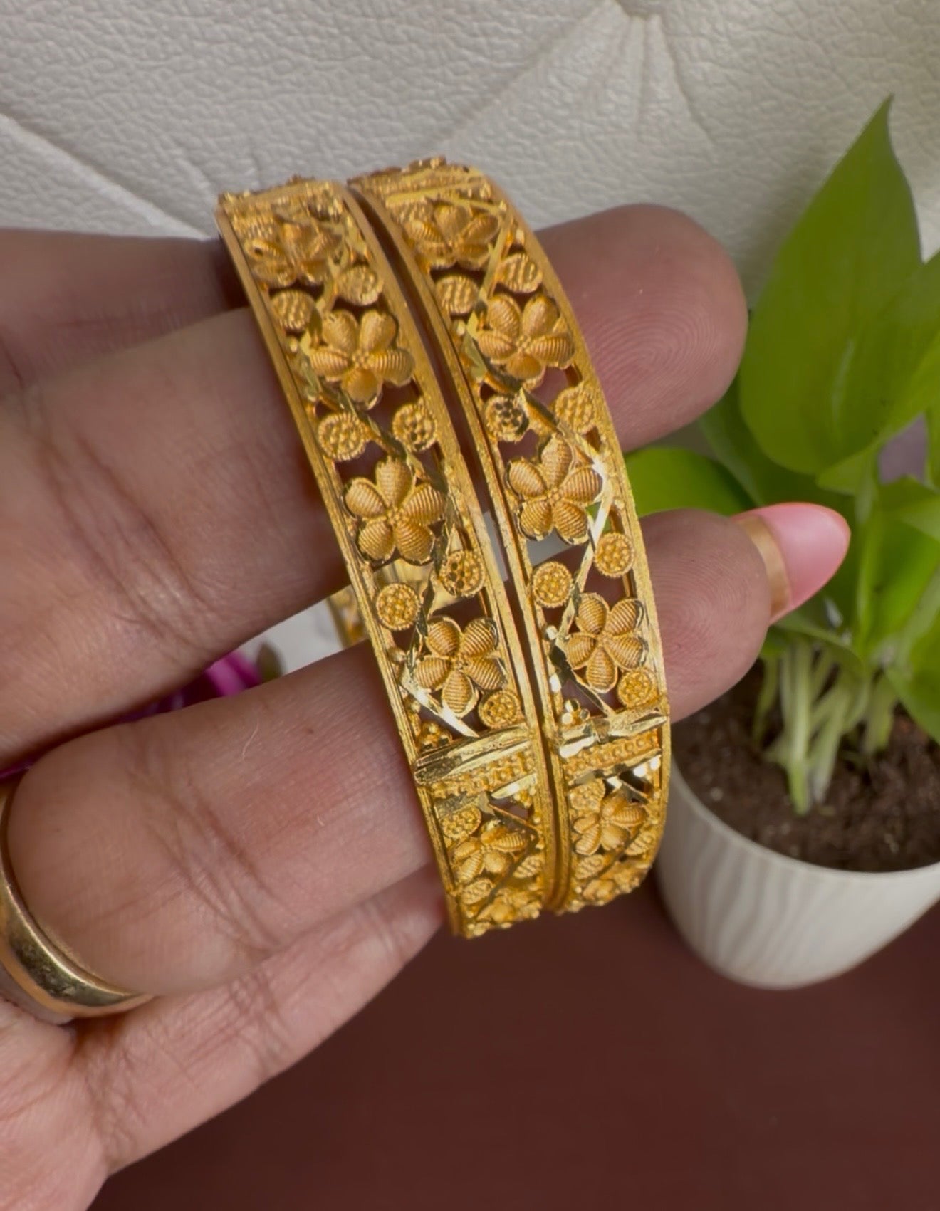 Flower cut Bangle set of 2