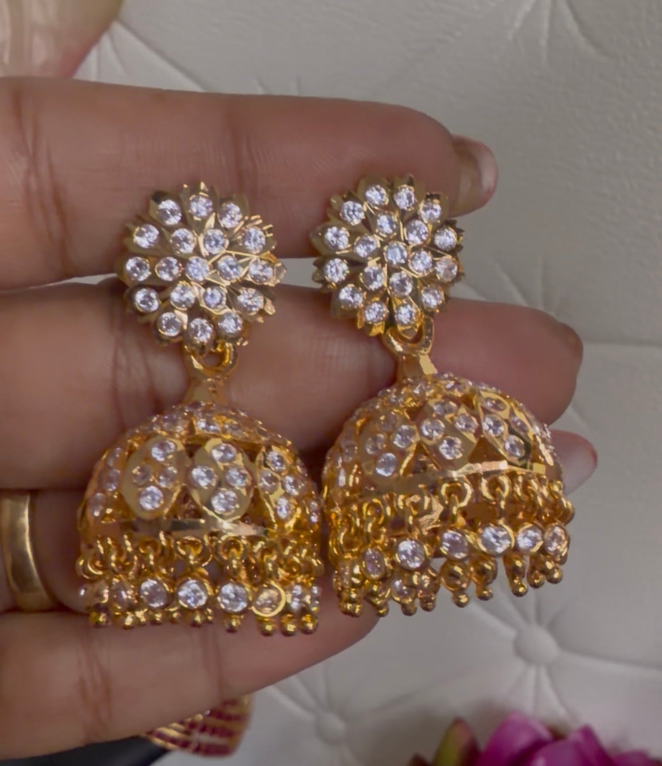 Signature Size white stone Jimikki