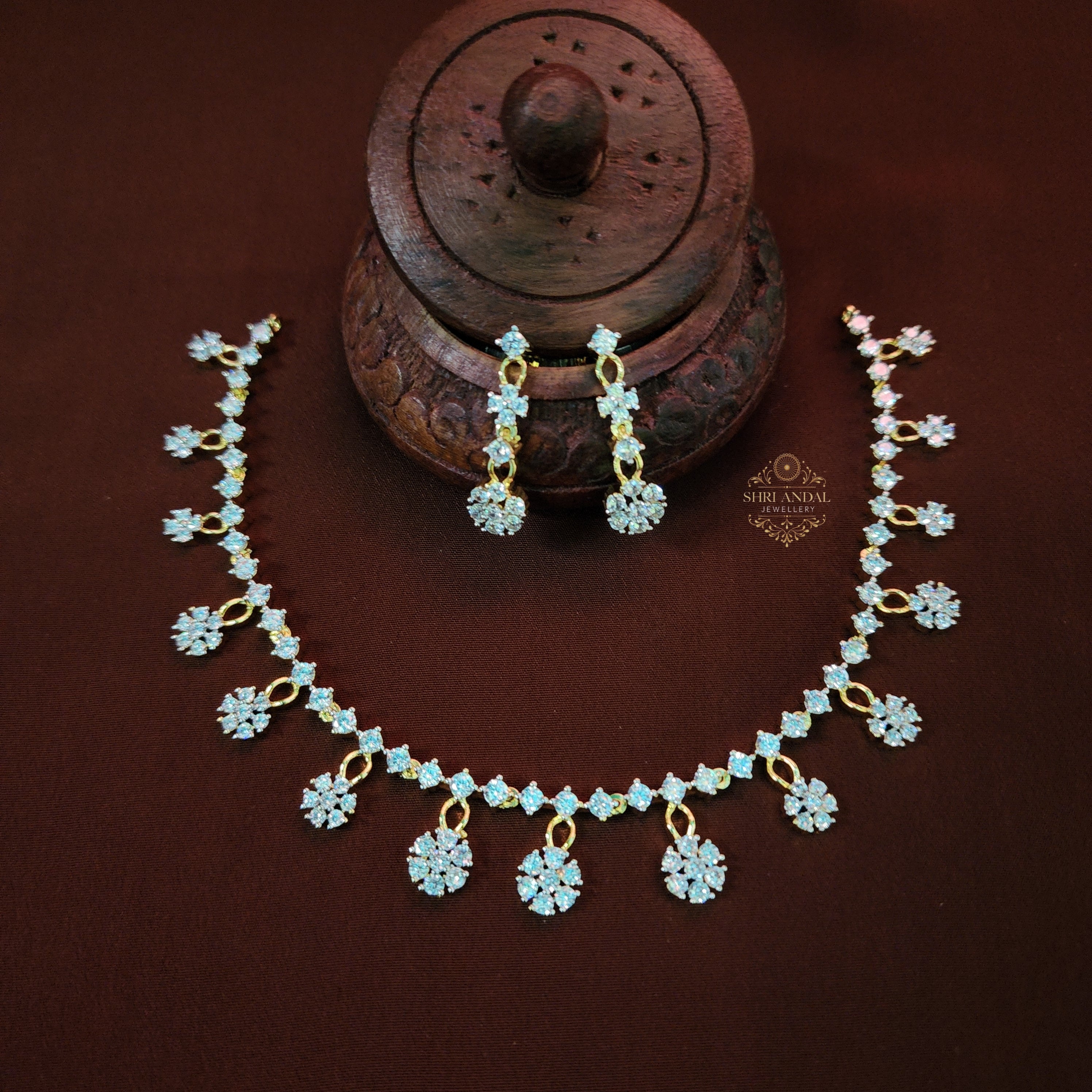 Dimond look Necklace