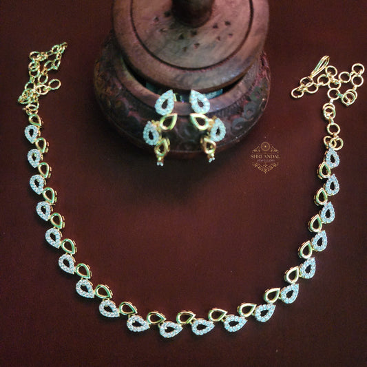 Dimond look necklace