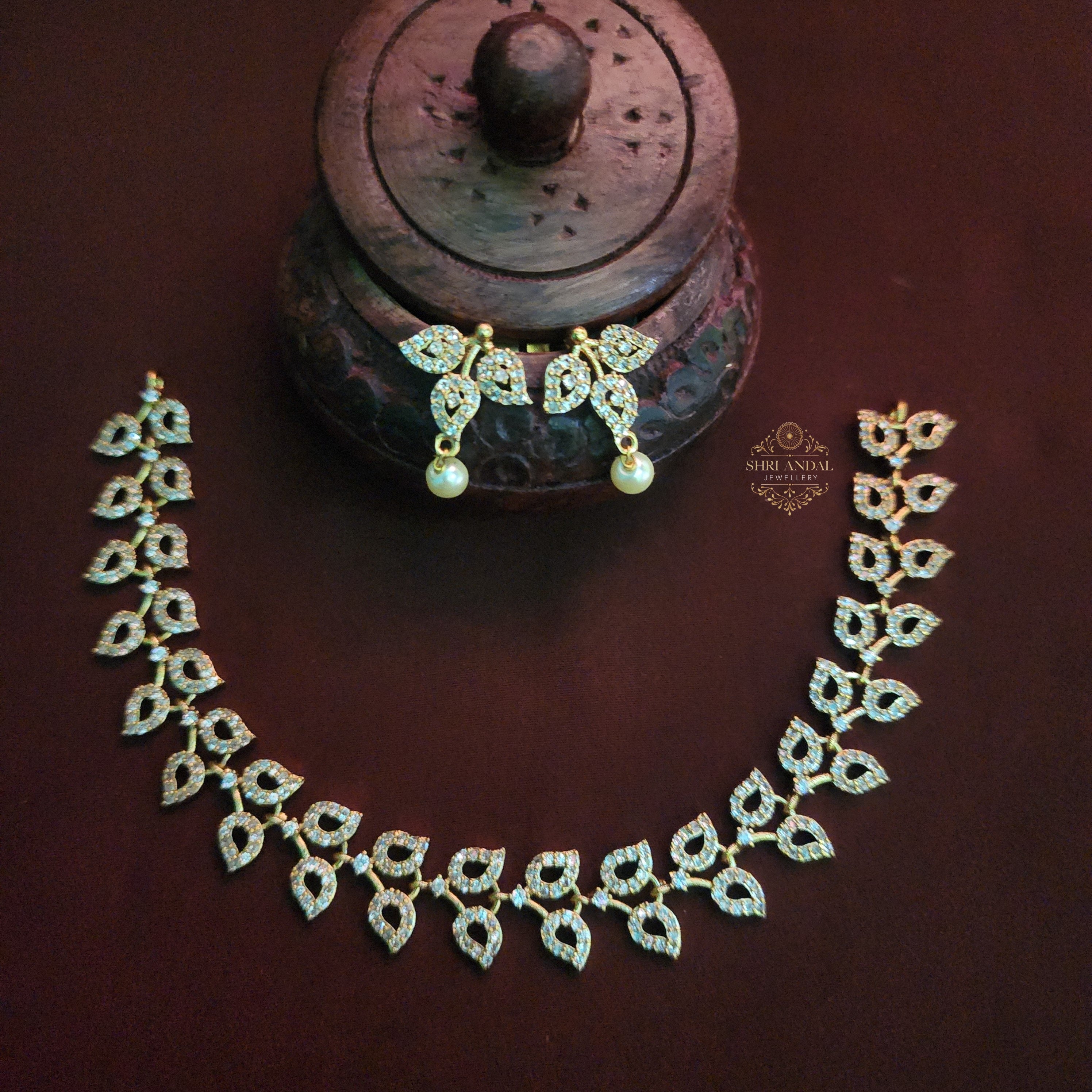 Leaf White stone necklace