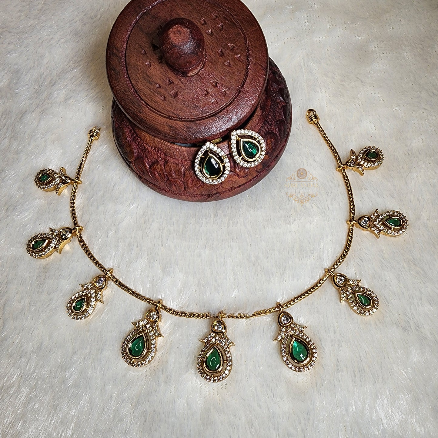Green stone drops Necklace