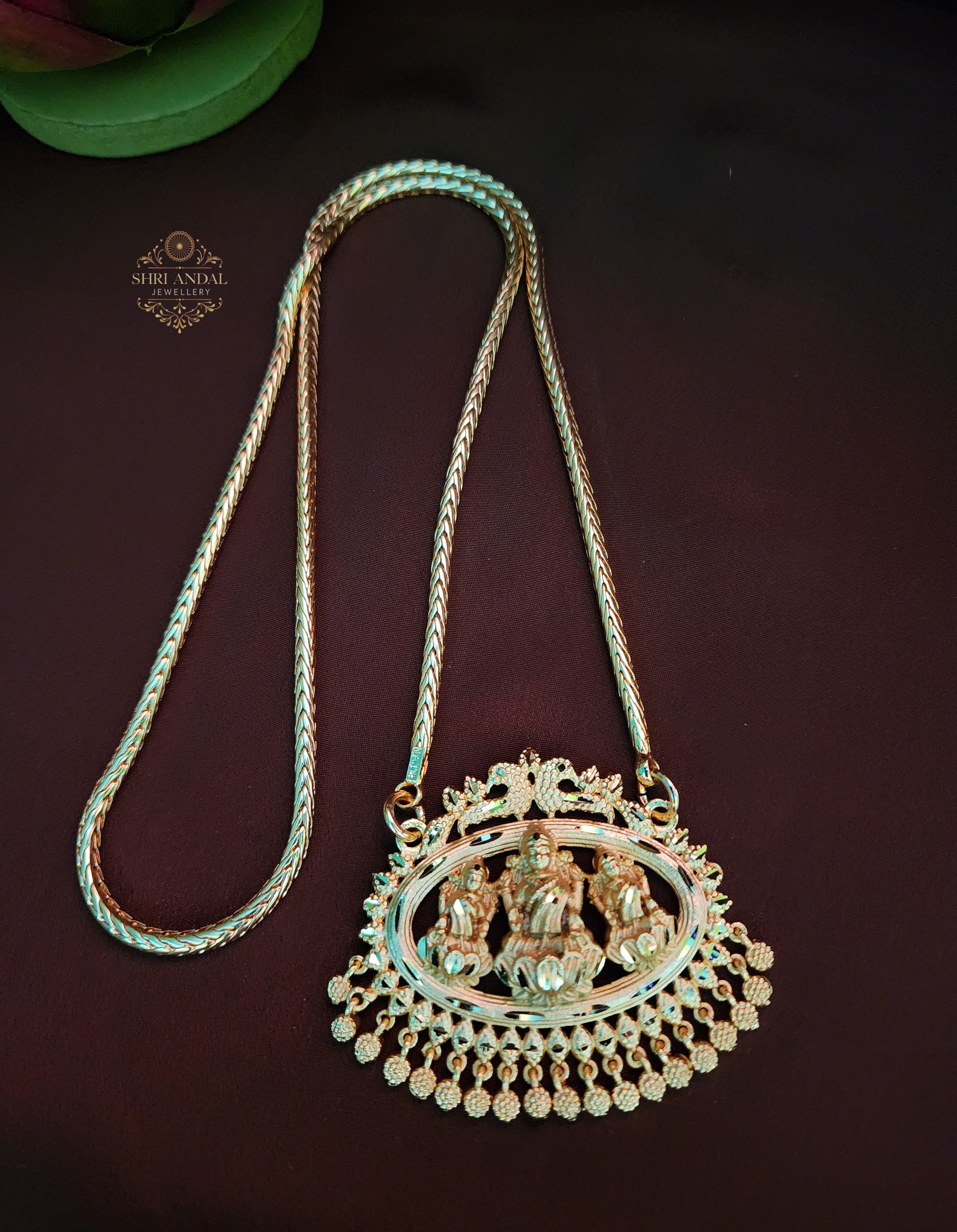 Lakshmi Forming dollar chain