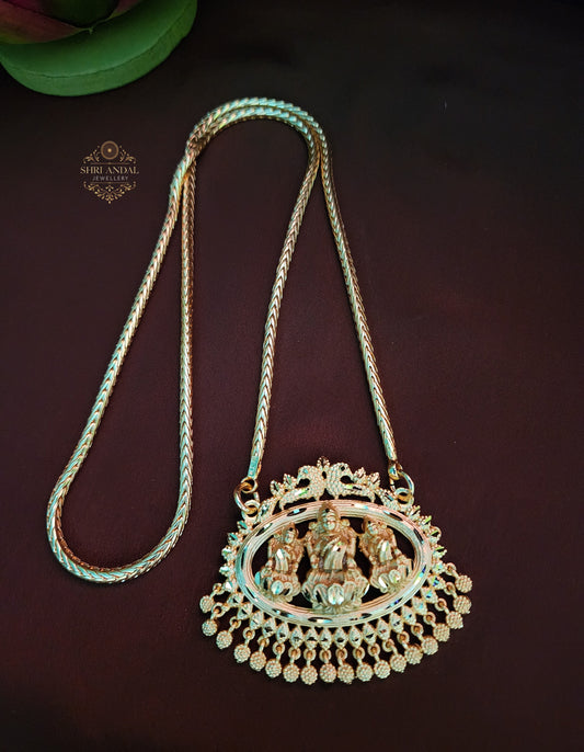 Lakshmi Forming dollar chain