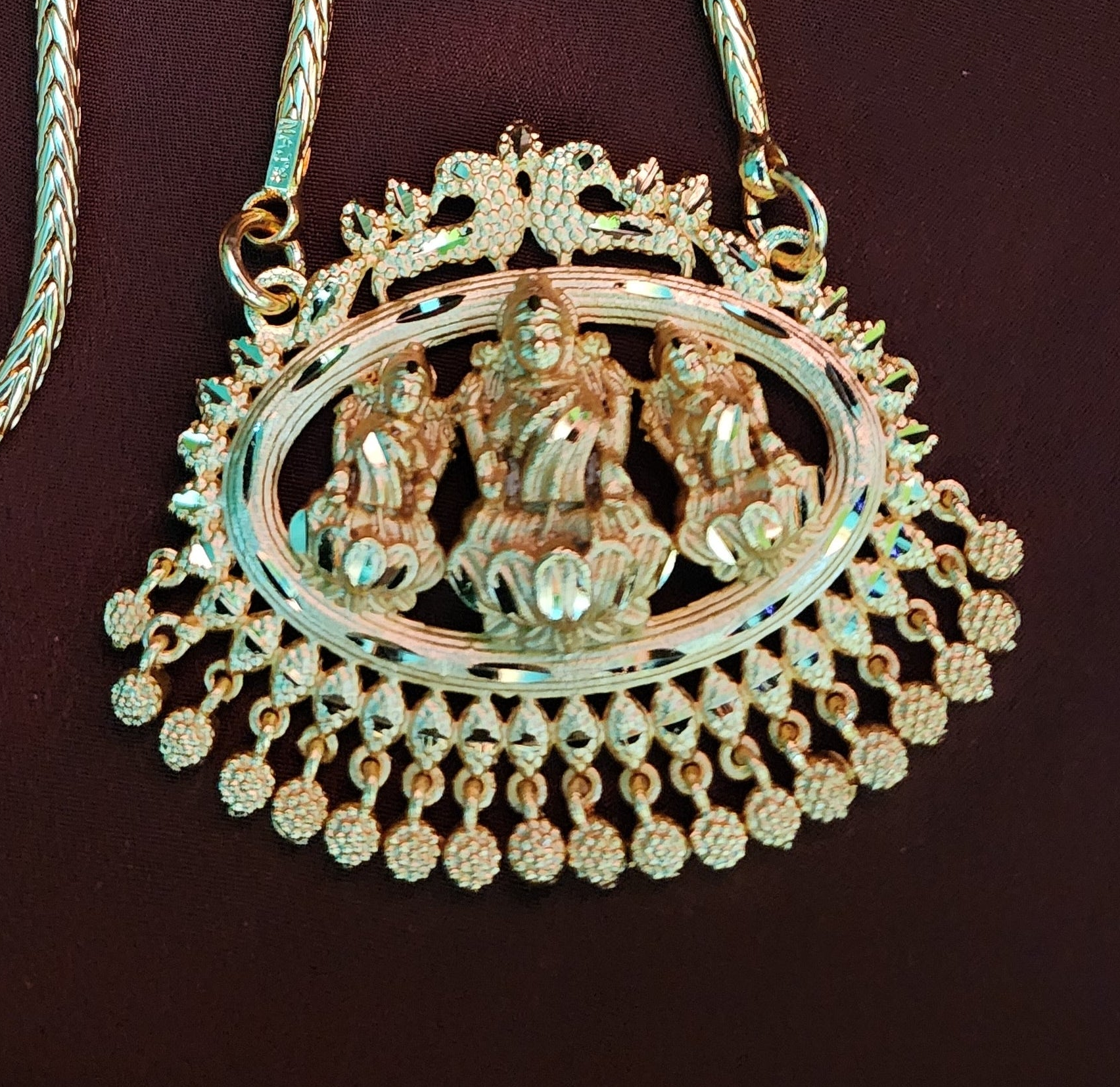 Lakshmi Forming dollar chain