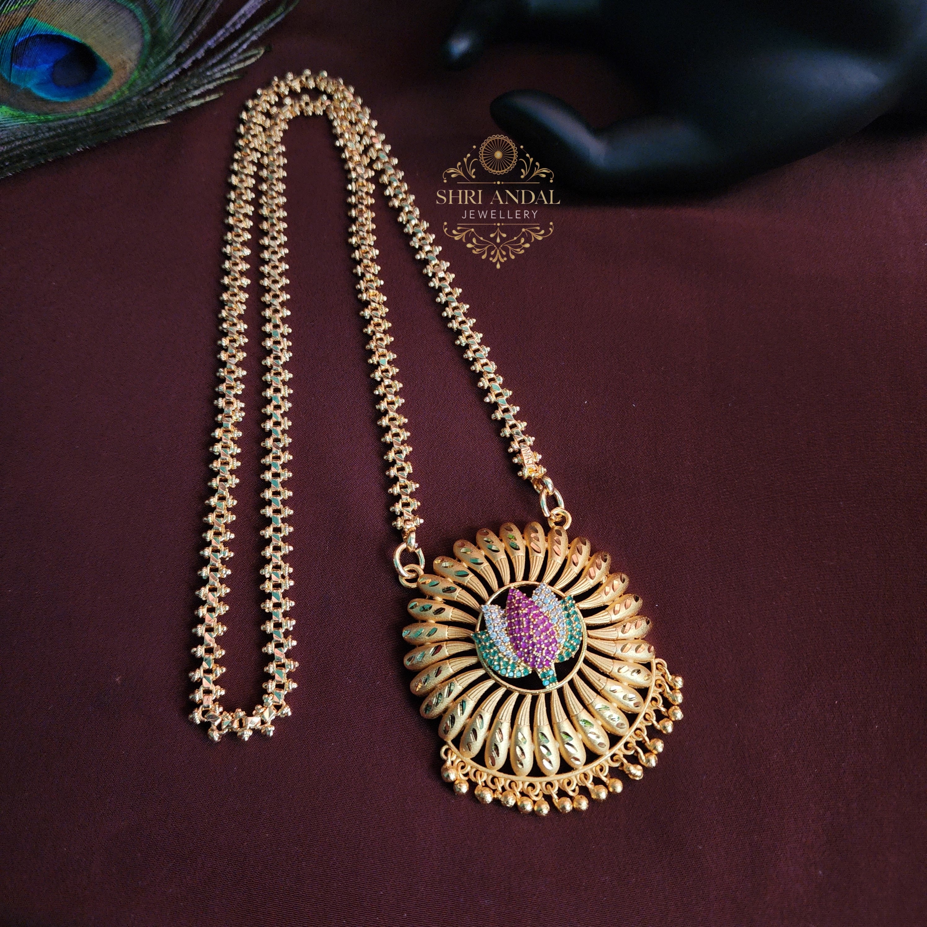 Lotus Forming Dollar Chain