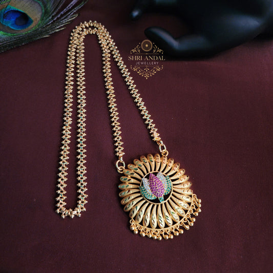 Lotus Forming Dollar Chain