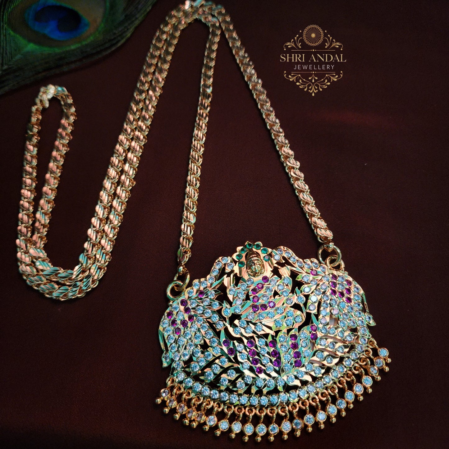 Lakshmi impon Dollar chain