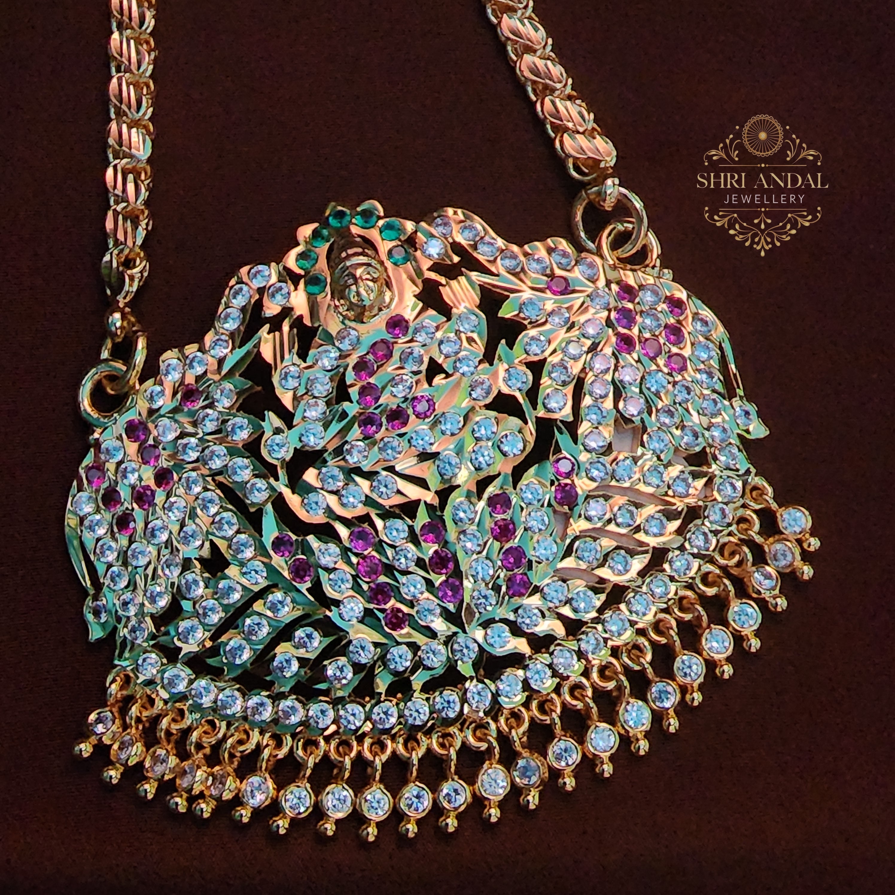 Lakshmi impon Dollar chain