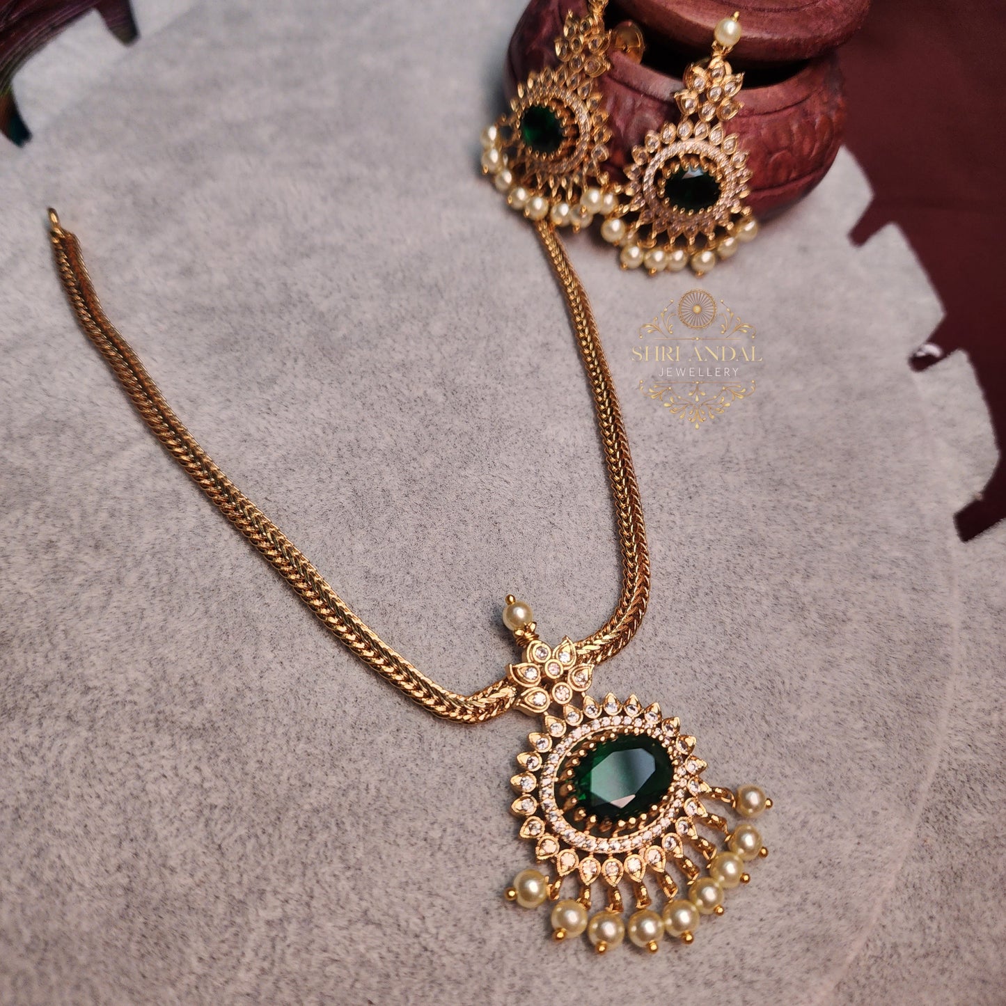 Emerald Ad Necklace