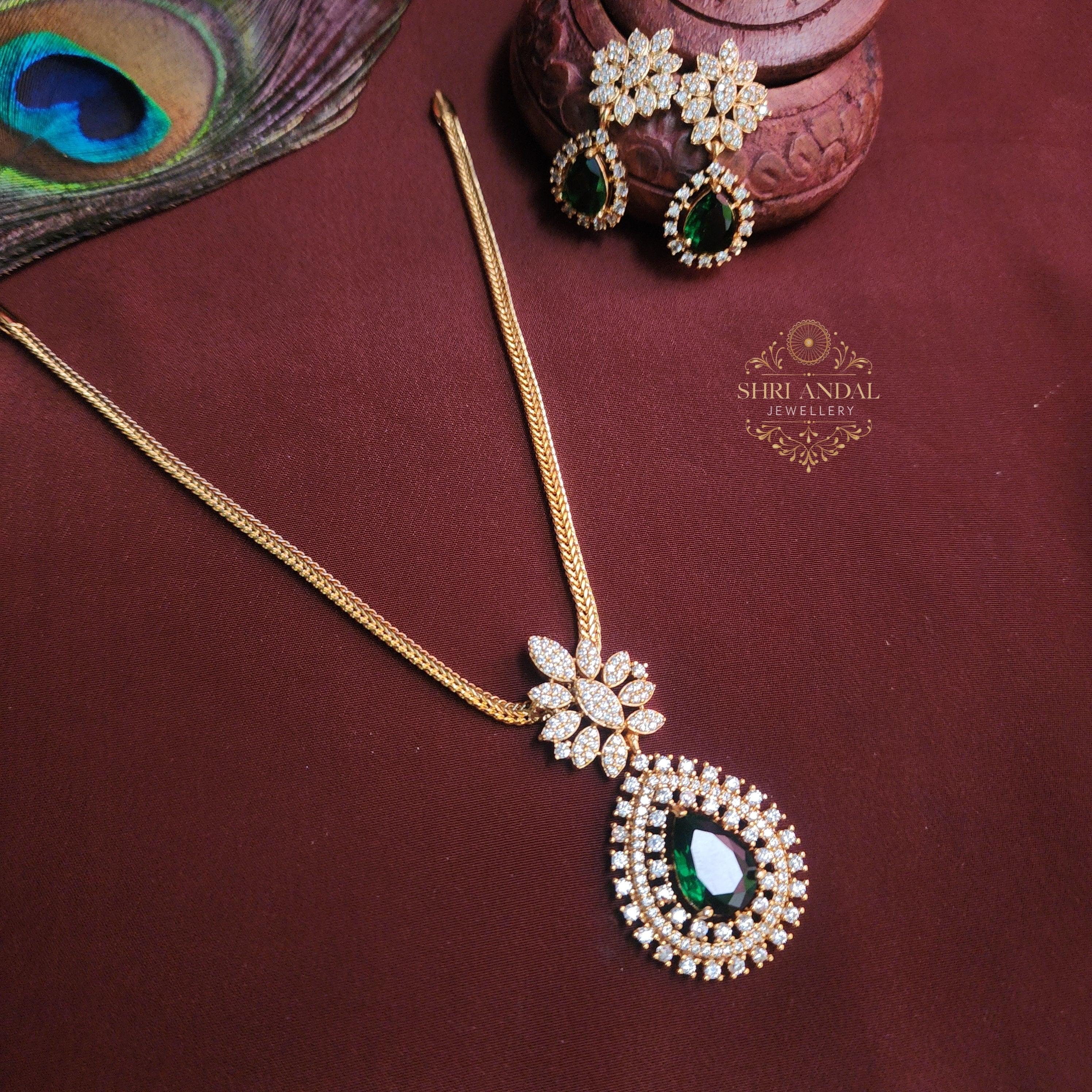 Emerald Ad Necklace