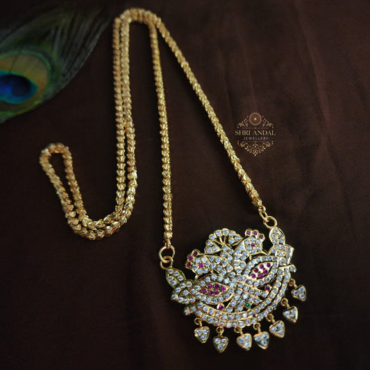Peacock impon Dollar chain