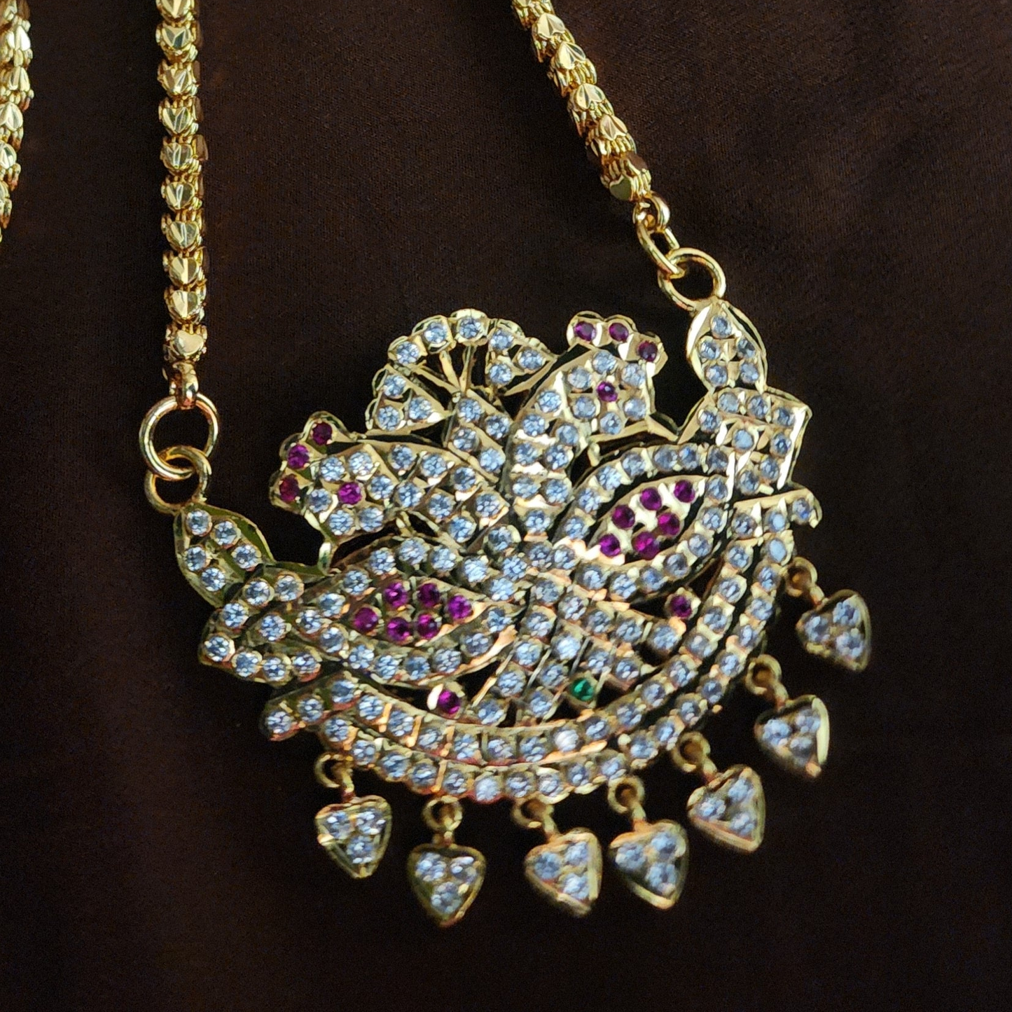 Peacock impon Dollar chain